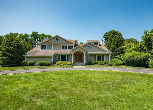 Property at 3 Ashleigh Dr, Saint James, NY 11780, 5 beds, 4 baths