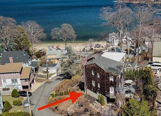Property at 8 Bayview Dr, Huntington, NY 11743, 3 beds, 2.5 baths