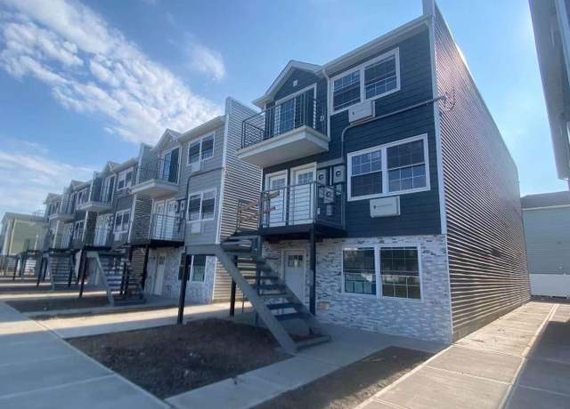 Property at 605 Barbadoes Dr, Arverne, NY 11692, 6 beds, 4 baths