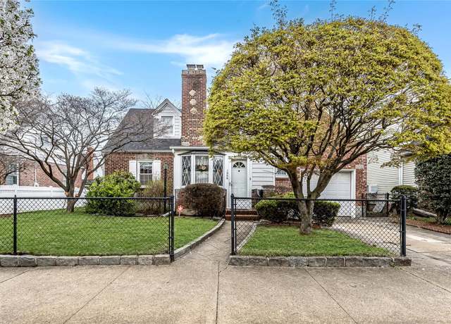 Property at 1006 New Hyde Park Rd, New Hyde Park, NY 11040, 4 beds, 1 bath