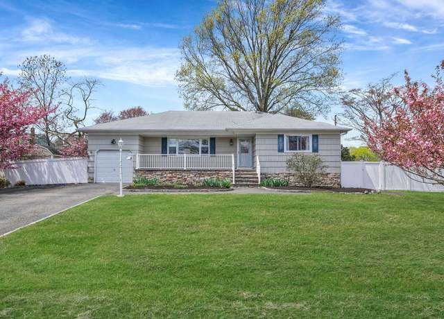 Property at 22 Hollis Dr, Sound Beach, NY 11789, 3 beds, 3 baths