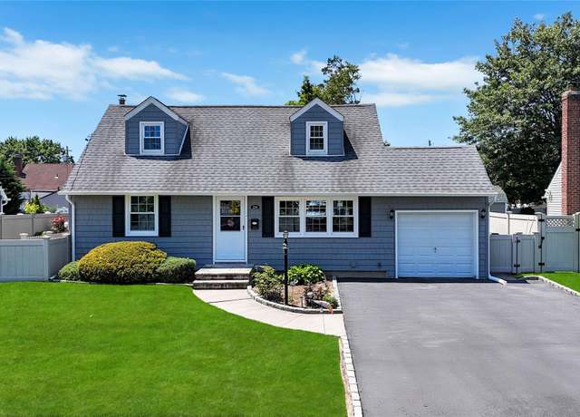 Property at 2284 Oxford St, East Meadow, NY 11554, 4 beds, 3 baths
