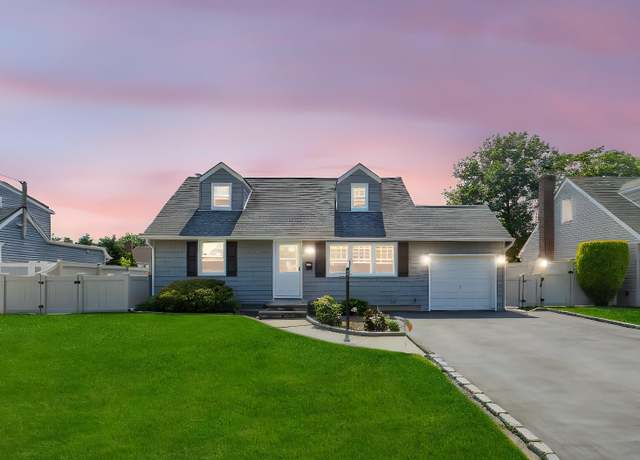 Property at 2284 Oxford St, East Meadow, NY 11554, 4 beds, 3 baths