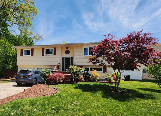 Property at 373 Commack Rd, Islip, NY 11751, 4 beds, 2 baths