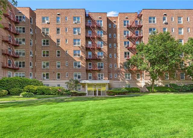 Property at 1300 Midland Ave Unit C78, Yonkers, NY 10704, 2 beds, 1 bath