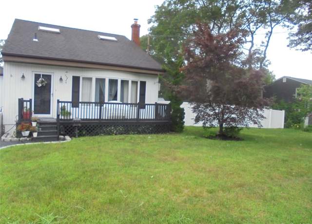 Property at 313 Decatur Ave, Shirley, NY 11967, 3 beds, 2 baths