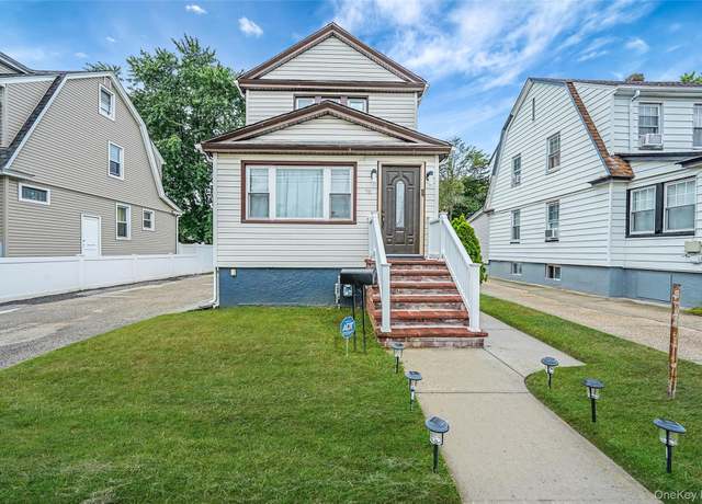 Property at 76 Cambridge St, Valley Stream, NY 11581, 3 beds, 1.5 baths