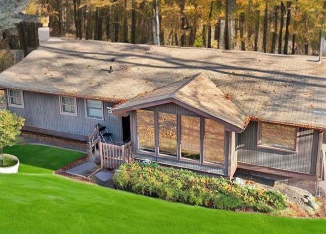 Property at 9 Country Club Ln, Airmont, NY 10952, 5 beds, 3 baths
