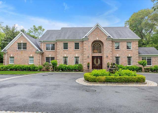 Property at 61 Geralind Dr, Syosset, NY 11791, 6 beds, 5.5 baths