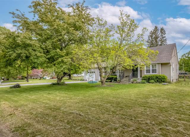 Property at 35 Circle Dr, Hyde Park, NY 12538, 3 beds, 1.5 baths