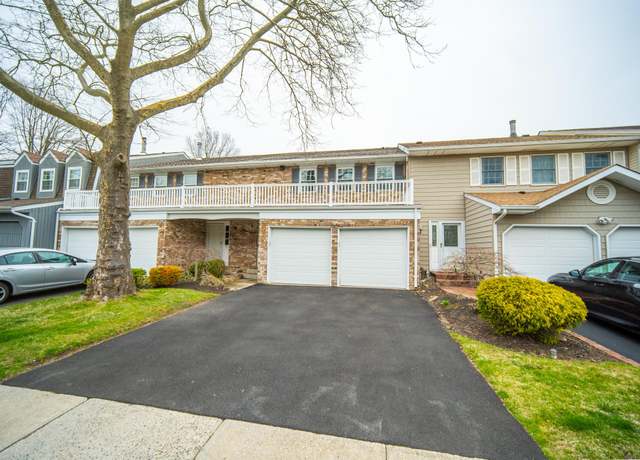 Property at 77 Aspen Dr W, Woodbury, NY 11797, 3 beds, 4 baths