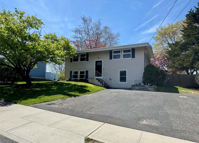 Property at 358 Magnolia Dr, Selden, NY 11784, 4 beds, 2 baths