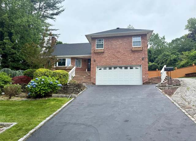 Property at 39 Oakdale Rd, Roslyn Heights, NY 11577, 5 beds, 3 baths