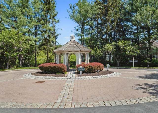 Property at 1601 Pondcrest Ln, White Plains, NY 10607, 3 beds, 2.5 baths