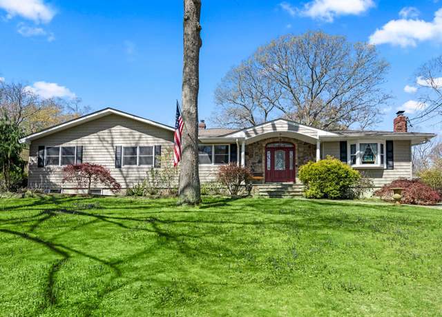 Property at 24 Croft Ln, Smithtown, NY 11787, 5 beds, 3.5 baths
