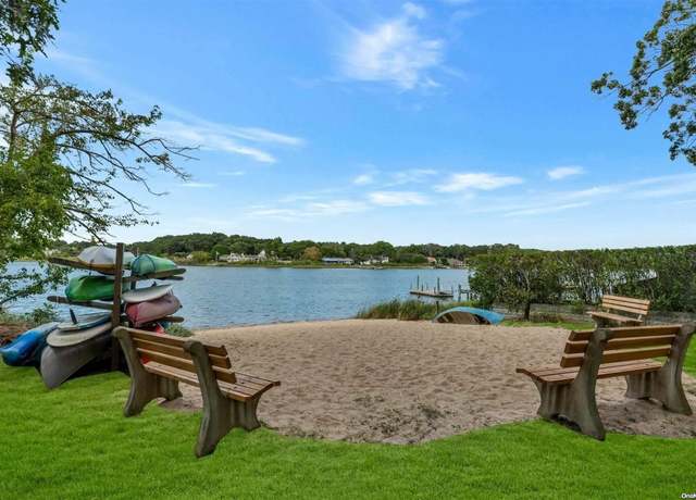 Property at 875 Oak Ave, Southold, NY 11971, 2 beds, 1 bath