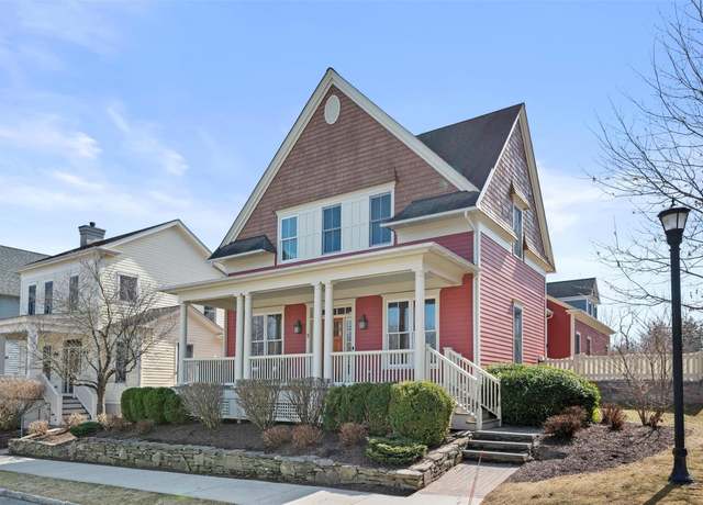 Property at 2 White Oak St, Warwick, NY 10990, 3 beds, 2.5 baths