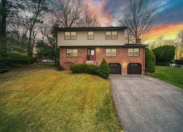 Property at 33 Winchester Dr, Monroe, NY 10950, 4 beds, 1.5 baths