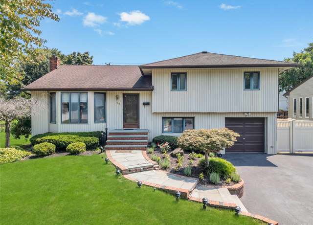 Property at 47 Country Dr, Plainview, NY 11803, 5 beds, 2.5 baths