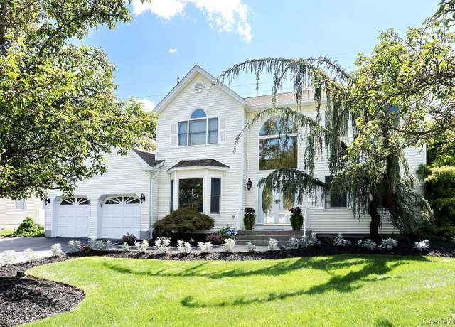 Property at 40 Delongis Ct, Sparkill, NY 10976, 5 beds, 3 baths