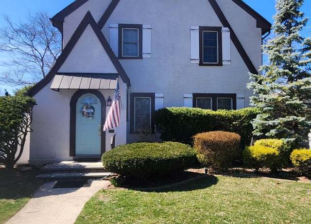 Property at 256 Park Ave, Freeport, NY 11520, 3 beds, 2 baths