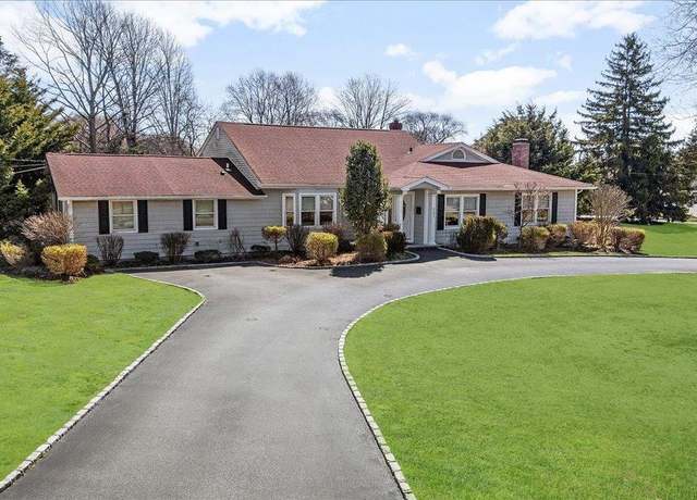 Property at 981 Hampshire Rd, Bay Shore, NY 11706, 4 beds, 3 baths