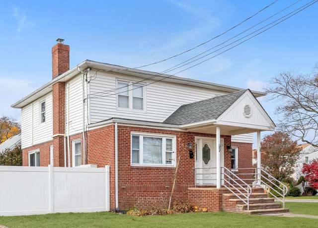 Property at 2492 Lefferts Pl, Bellmore, NY 11710, 6 beds, 3 baths