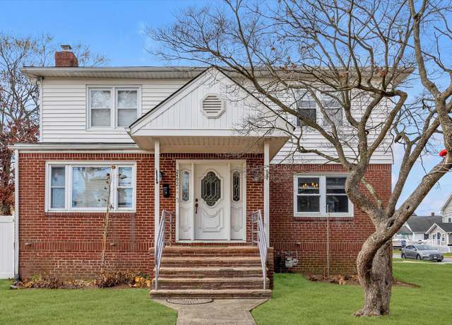 Property at 2492 Lefferts Pl, Bellmore, NY 11710, 6 beds, 3 baths
