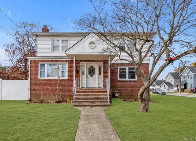 Property at 2492 Lefferts Pl, Bellmore, NY 11710, 6 beds, 3 baths