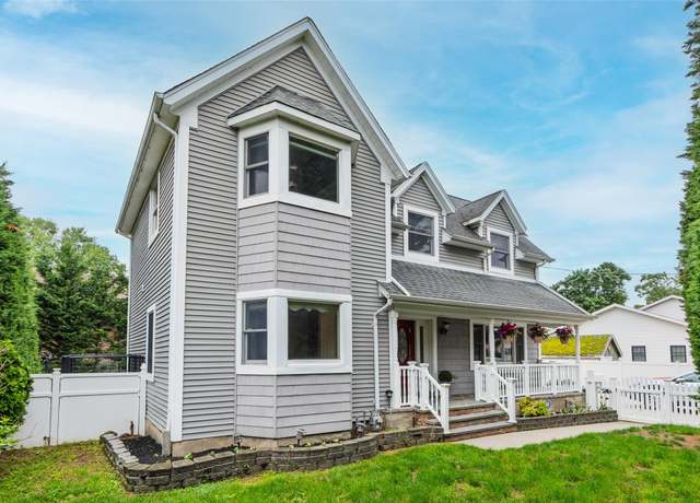 Property at 7 Cottage Pl, Amityville, NY 11701, 3 beds, 2.5 baths