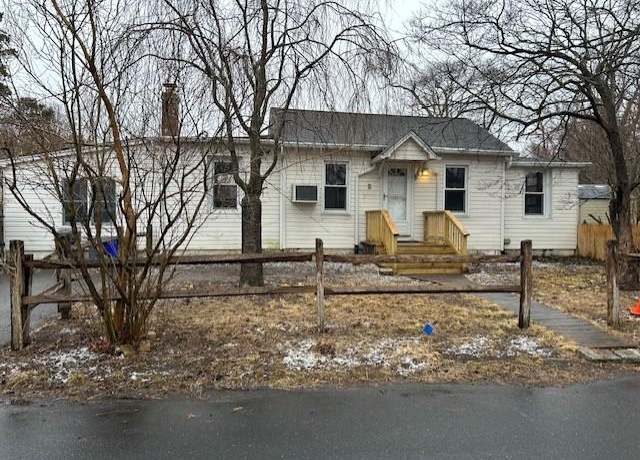 Property at 2 Beverly Ave, Copiague, NY 11726, 3 beds, 1 bath
