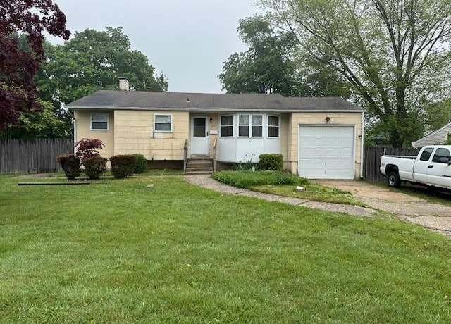 Property at 2819 Watch Hill Ave, Medford, NY 11763, 3 beds, 1 bath