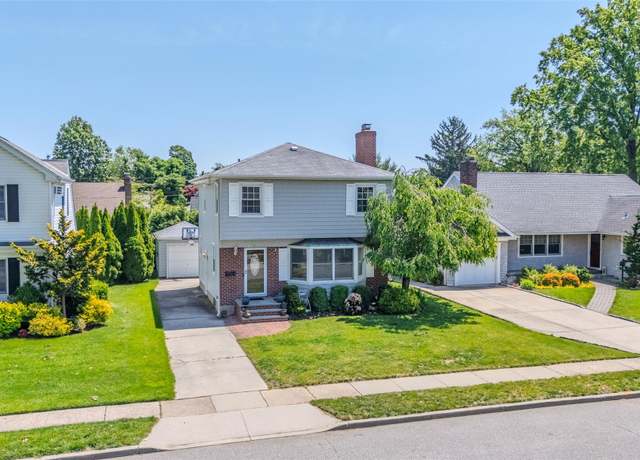 Property at 11 Spruce St, Garden City, NY 11530, 3 beds, 1.5 baths