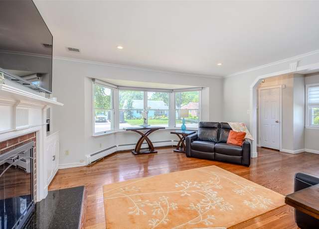 Property at 11 Spruce St, Garden City, NY 11530, 3 beds, 1.5 baths