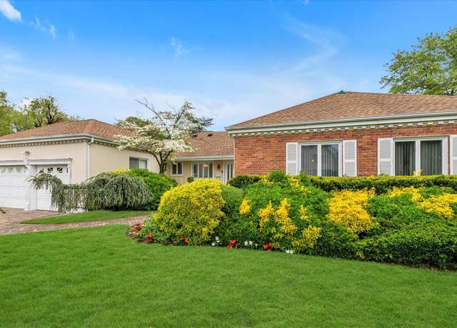 Property at 1603 Cynthia Ct, Hewlett, NY 11557, 4 beds, 3 baths