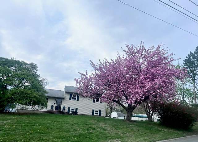 Property at 10 Cannon Dr, New Windsor, NY 12553, 3 beds, 2 baths
