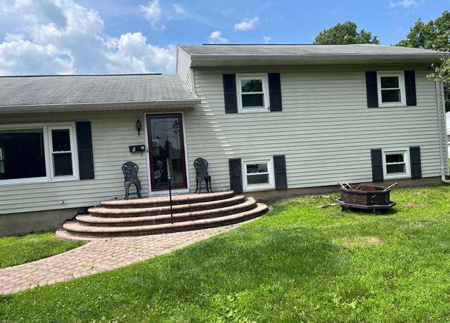 Property at 10 Cannon Dr, New Windsor, NY 12553, 3 beds, 2 baths