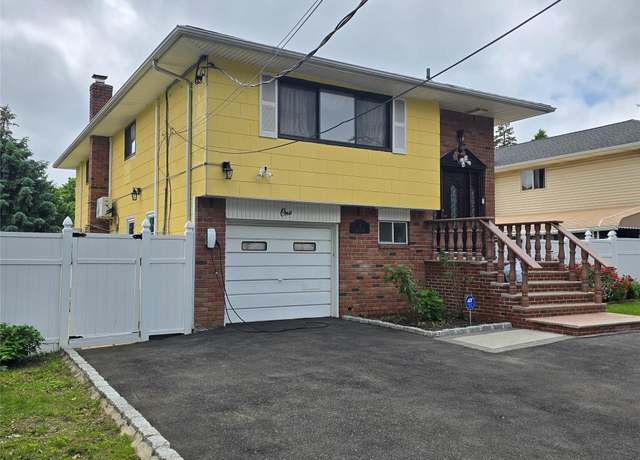 Property at 1 Terry Ln, Jericho, NY 11753, 6 beds, 2 baths