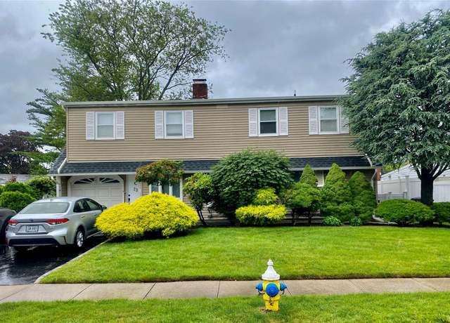 Property at 23 Crown Ln, Westbury, NY 11590, 6 beds, 2 baths