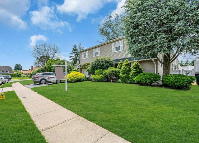 Property at 23 Crown Ln, Westbury, NY 11590, 6 beds, 2 baths