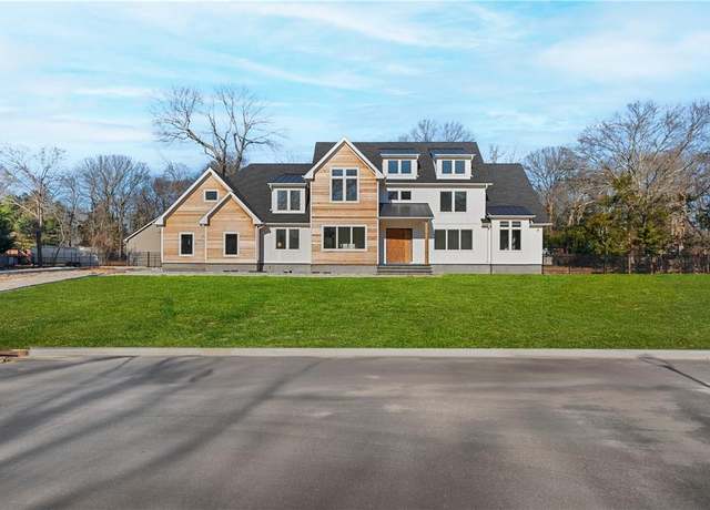Property at 1 Sheep Pasture Ln, East Islip, NY 11730, 4 beds, 3.5 baths