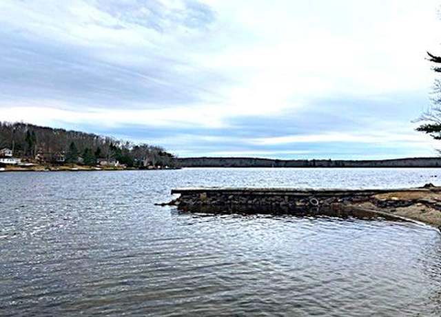 Property at 36 N Shore Dr, Wurtsboro, NY 12790, 3 beds, 1 bath