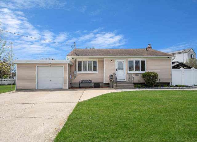 Property at 190 Front Ave, Brentwood, NY 11717, 3 beds, 1 bath