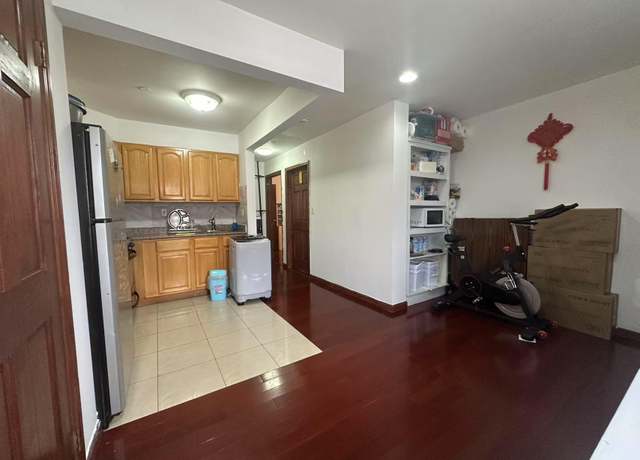 Property at 14449 Barclay Ave Unit 5D, Flushing, NY 11355, 2 beds, 2 baths