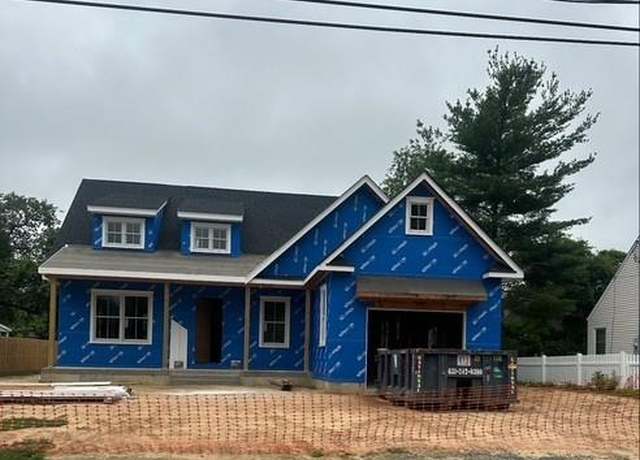 Property at 6 Girard Ave, Bay Shore, NY 11706, 3 beds, 2.5 baths