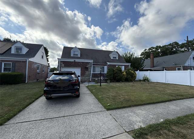 Property at 55 Elizabeth St, Valley Stream, NY 11580, 4 beds, 3 baths