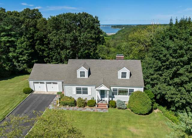 Property at 14 Thorman Ln, Huntington, NY 11743, 3 beds, 3 baths