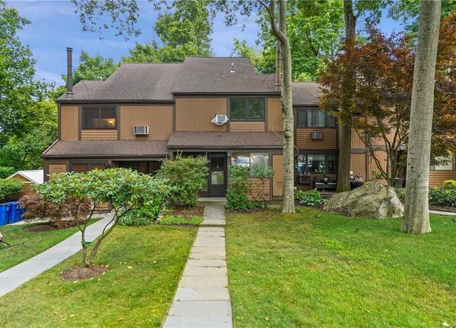 Property at 118 Round Hill Rd, Dobbs Ferry, NY 10522, 2 beds, 2.5 baths