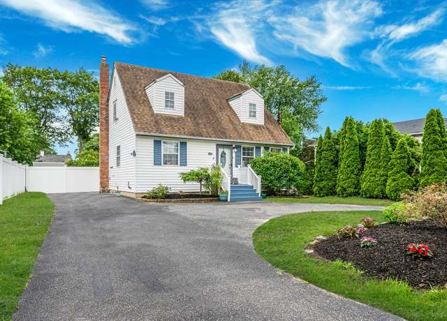 Property at 108A Union Ave, Lake Ronkonkoma, NY 11779, 4 beds, 2 baths