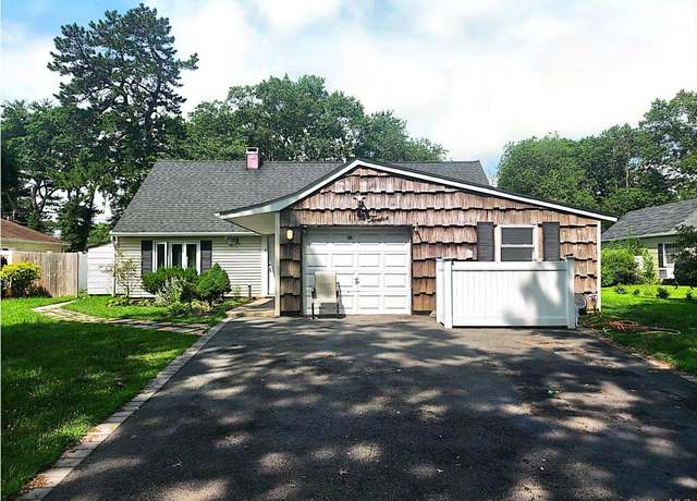 Property at 112 S Bedford Ave, Islandia, NY 11749, 5 beds, 2 baths